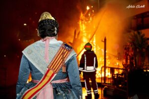 Cremà de la Falla Avinguda en Torrent - Foto: Adrián Castelló